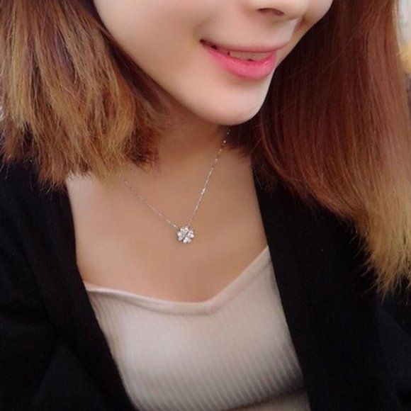 NEW 925 Sterling Silver Diamond Clover Necklace - Picture 6 of 6